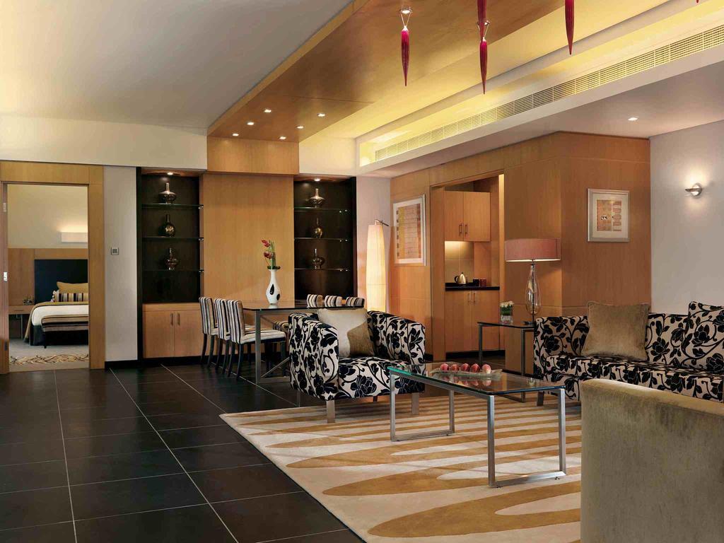 Hala Arjaan By Rotana, Deluxe Hotel Apartments Abu Dhabi Rom bilde