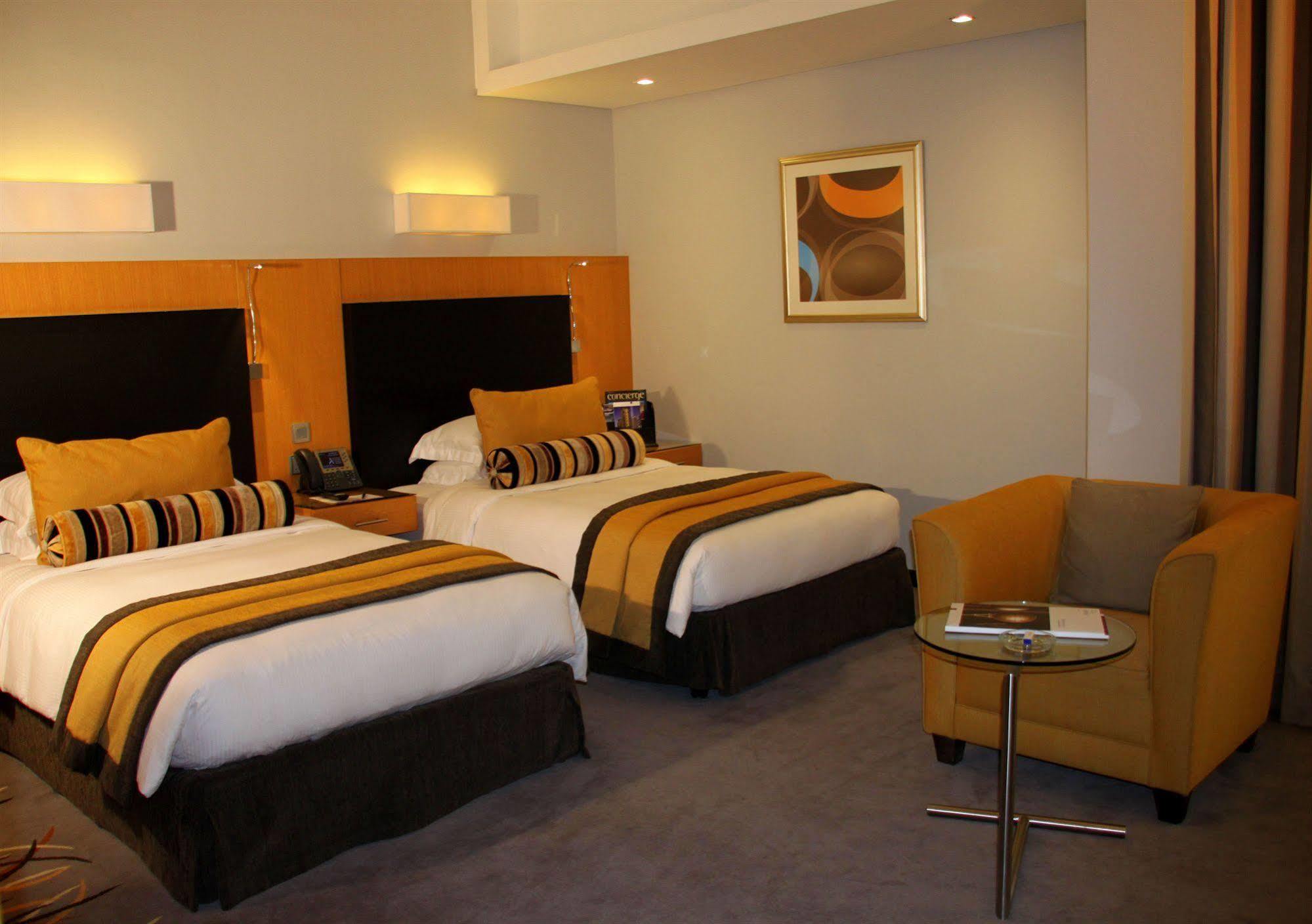 Hala Arjaan By Rotana, Deluxe Hotel Apartments Abu Dhabi Rom bilde